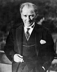 ATATÜRK'ÜN HAYATI VE GÖRMEDİĞİNİZ KARELER...