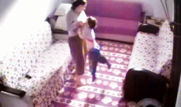 Üvey annesinden işkence gören çocuğun öz annesi konuştu! Çocukları işkence görürken o ne yapıyordu, neden ortalarda yoktu? Sır perdesi böyle aralandı...