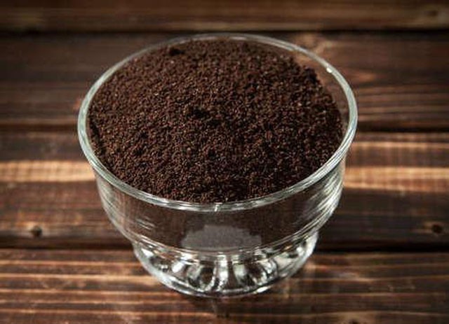 KAHVEYİ ISLATIP SAÇINIZA SÜRÜN VE BAKIN BAKALIM NE OLUYOR?