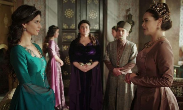 Beren Saat'in oynadığı kösem sultanın yeni bölümünün şok fragmanı dillere düştü!