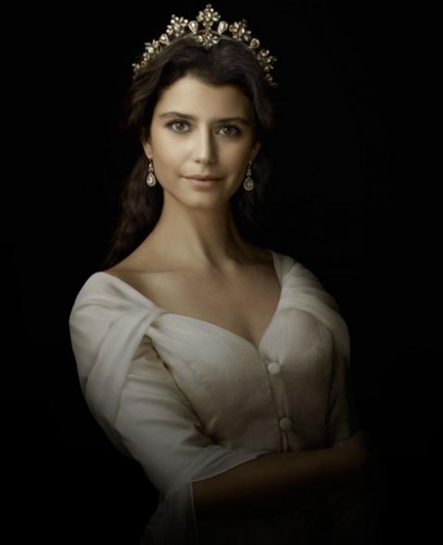 Beren Saat'in oynadığı kösem sultanın yeni bölümünün şok fragmanı dillere düştü!