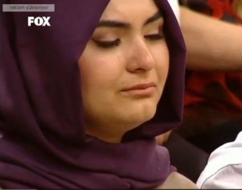 Gelin adayı öyle bir şey yaptıki... Esra erol canlı yayından kovdu!