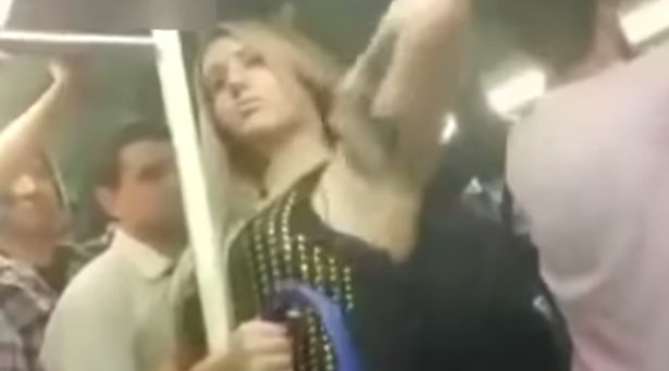 Metroda tacize uğrayan kadın öyle bir şey yaptı ki! Tüm dünya bunu konuşuyor!