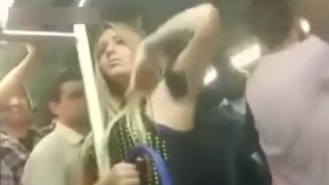 Metroda tacize uğrayan kadın öyle bir şey yaptı ki! Tüm dünya bunu konuşuyor!