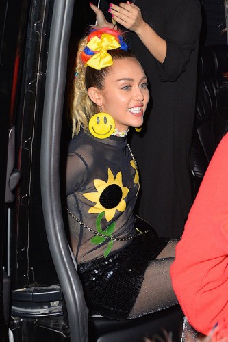 Miley yine yaptı yapacağını!!!