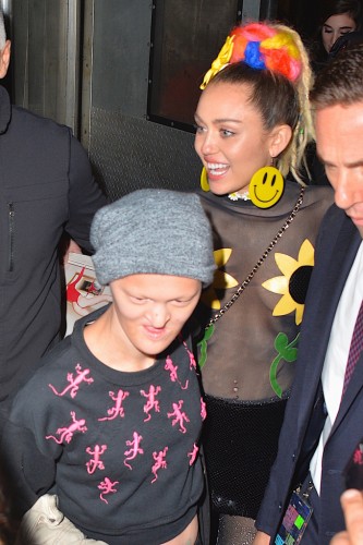 Miley yine yaptı yapacağını!!!