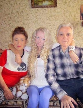 Barbie kızın makyajsız halini gördünüz mü?