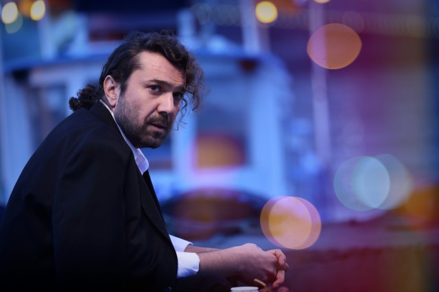 ÜNLÜ SANATÇI EVLENİP, 15 GÜN SONRA BOŞANDI! KİM OLDUĞUNU ÖĞRENMEK İÇİN TIKLAYIN...