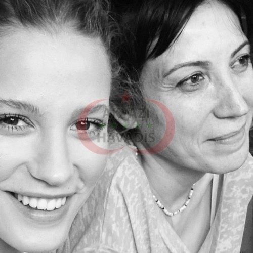 Serenay Sarıkaya'nın Annesini Görünce Şok Olacaksınız!