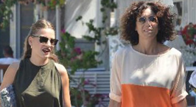 Serenay Sarıkaya'nın Annesini Görünce Şok Olacaksınız!