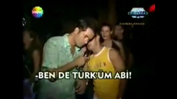 YA SİZDE HİÇ Mİ AKIL YOK ! CANLI YAYINDA ÖYLE BİR SORU SORDU Kİ, HOCA KÜFRETMEMEK İÇİN KENDİNİ ZOR TUTTU !