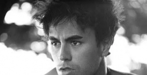 Yakışıklı ve Seksi Olmanın Kitabını Baştan Yazarak Erkeklerin Bile Kafasının Karışmasına Sebep Olacak Bir Adam: Enrique Iglesias