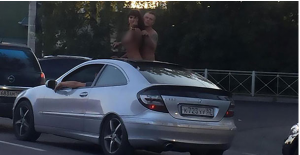 Trafikte inanılmaz anlar! Herkesin ortasında…