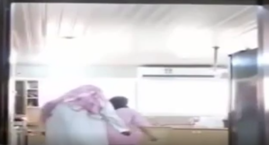 MUTFAKTA HİZMETÇİSİNİ ZORLA ... BU GÖRÜNTÜLER ŞOKE EDİYOR!!