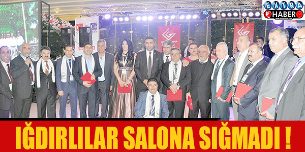 Iğdırlılar salona sığmadı!