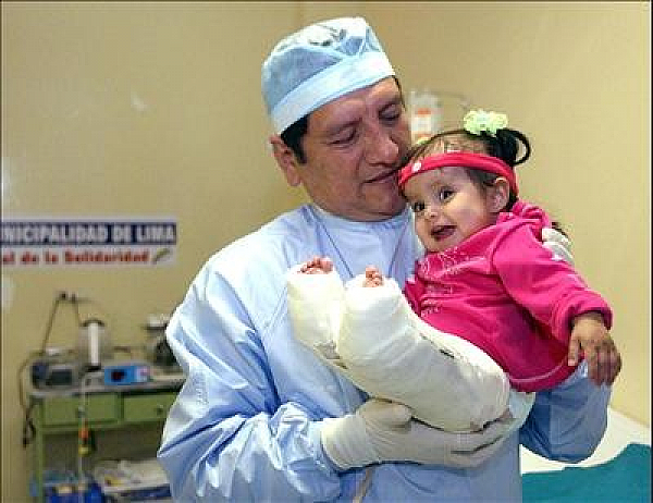 DOKTORLAR GÖZLERİNE İNANAMADI! MİLYONDA BİR GÖRÜLEN RAHATSIZLIK BU YAVRUCAKTA GÖRÜLDÜ! SUBHANALLAH...