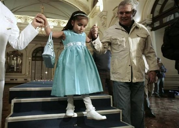 DOKTORLAR GÖZLERİNE İNANAMADI! MİLYONDA BİR GÖRÜLEN RAHATSIZLIK BU YAVRUCAKTA GÖRÜLDÜ! SUBHANALLAH...