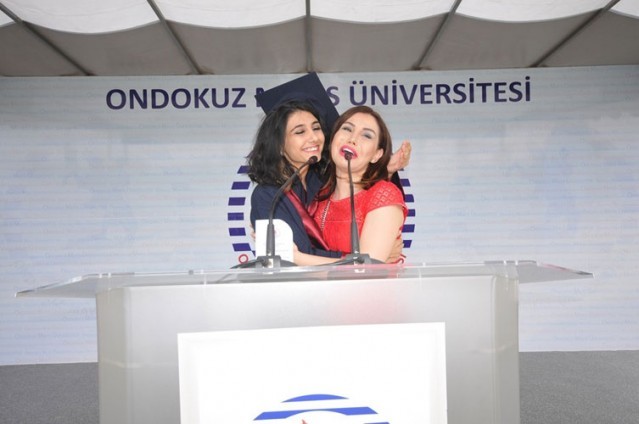 Şarkıcı Ceylan'ın kızı böyle görüntülendi!