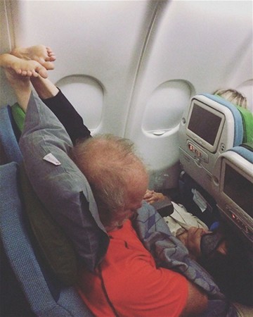 BÖYLE UÇAK YOLCULUĞU DAHA ÖNCE GÖRMEDİNİZ! ŞOK OLACAKSINIZ..!