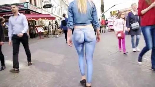 Vücudunu boyayıp pantolonsuz geziyordu ama..!