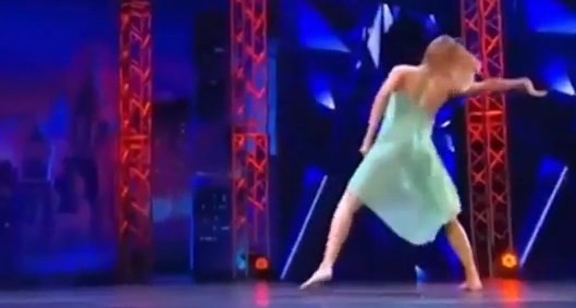 Yetenek sizsiniz'de şok olay! Danscı kadın bacaklarını bir anda açtı ve...