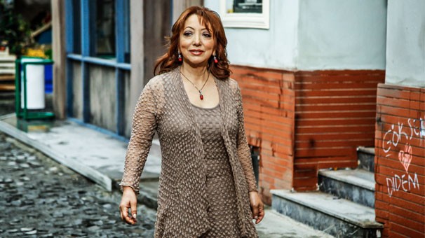 YASEMİN YALÇIN YAŞIYOR...