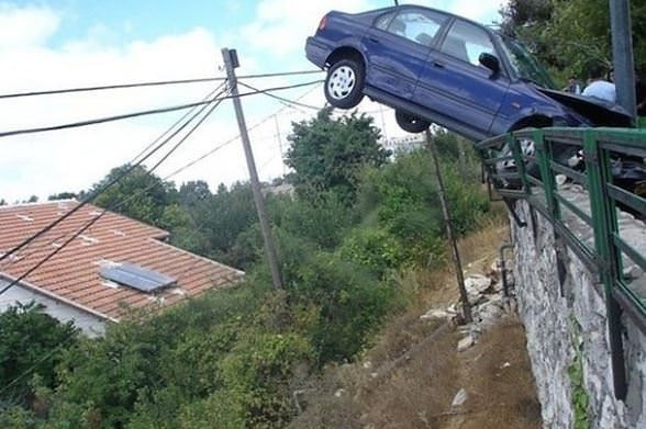 Bu kazalar yerçekimi kurallarına aykırı! İşte o görüntüler...