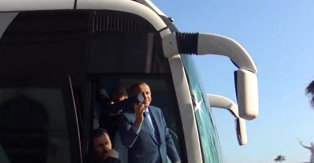 Cumhurbaşkanı Erdoğan satranç dağıttı