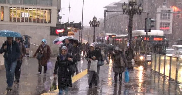 Başkentliler güne kar ile uyandı