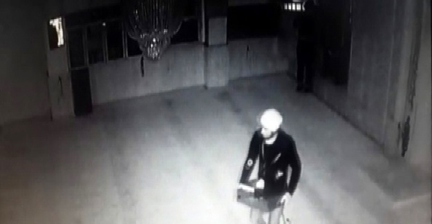 Camiyi soyup Kur’anı Kerimleri çaldılar
