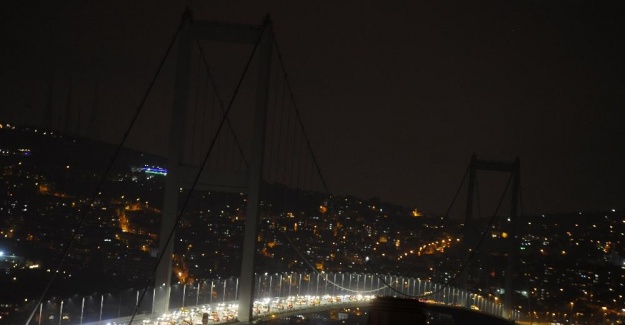 İstanbul’un anıtsal yapıları Dünya Saati etkinliğinde karanlığa büründü