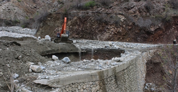 Adıyaman’da sel felaketi: Köprüler yerinden söküldü