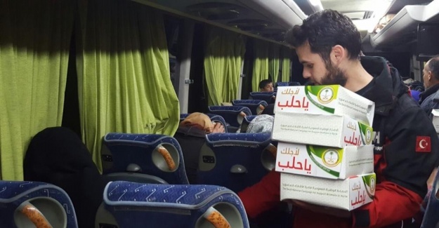 İHH Cerablus’ta Humus El Waar’dan gelen sivilleri karşıladı