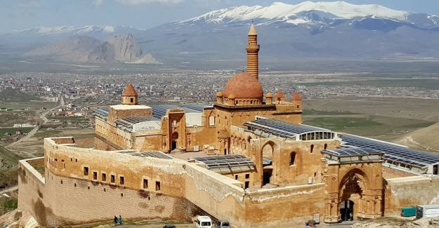 İshakpaşa Sarayı ziyaretçilerini bekliyor