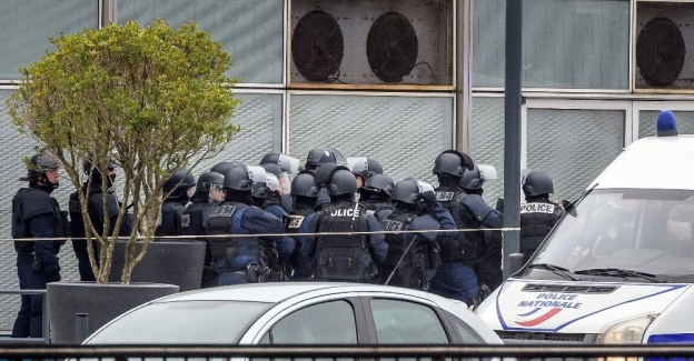 Paris’te patlama: 4’ü ağır 15 yaralı