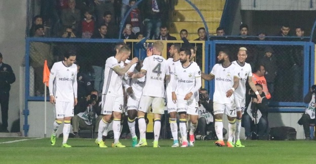 RvP golü hatırladı: Fener galibiyete uzandı