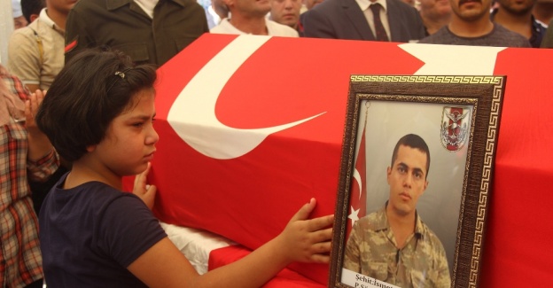 Hatay bayramda şehidini uğurladı
