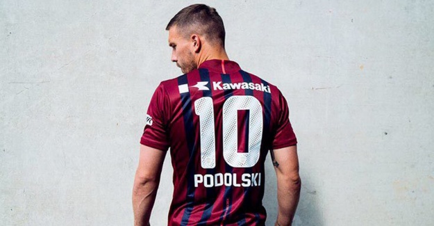 Podolski, Vissel Kobe formasını giydi