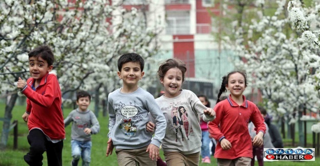 Bağcılar’da bahar Nostalji Bahçeleri’nde yaşanıyor