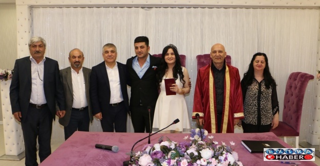 BAŞKAN ALTINOK ÖZ GENÇ ÇİFTLERİN MUTLULUĞUNA ORTAK OLDU