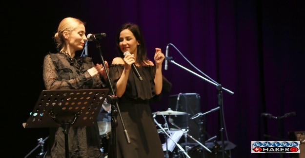 İPEK ACAR’DAN MUHTEŞEM KONSER