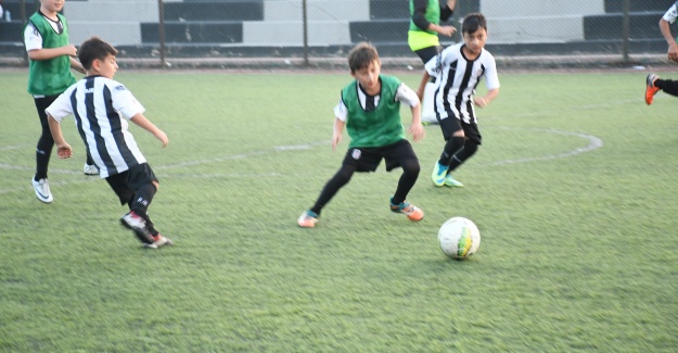 ISPARTAKULE BEŞİKTAŞ FUTBOL OKULU KAYITLARI DEVAM EDİYOR..