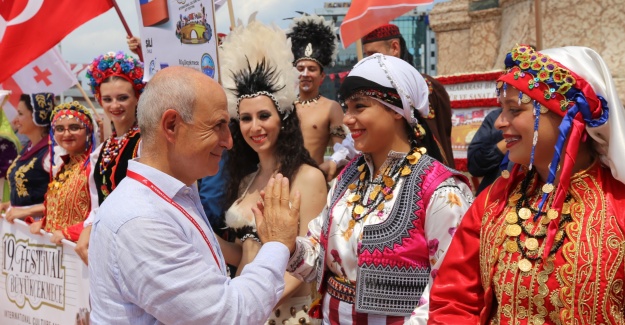 Sınırları Aşan Festival Başladı