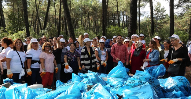 Ataşehirliler 10 Dakikada 1 Ton Çöp Topladı