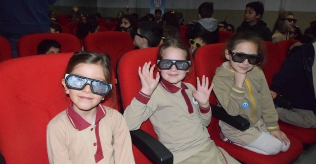 12 bin çocuğun 3D sinema keyfi