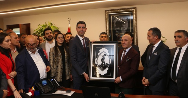 Kartal Belediye Başkanı Seçilen Gökhan Yüksel Görevi Teslim Aldı
