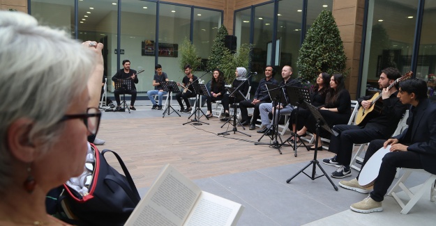 Büyükçekmeceliler hem kitap okudu hem de müzik dinledi