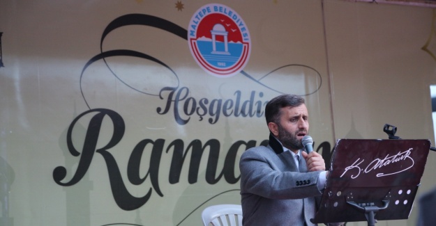 “Sevgi Sofrası”nda buluşan Maltepeliler dualarla iftarını açtı
