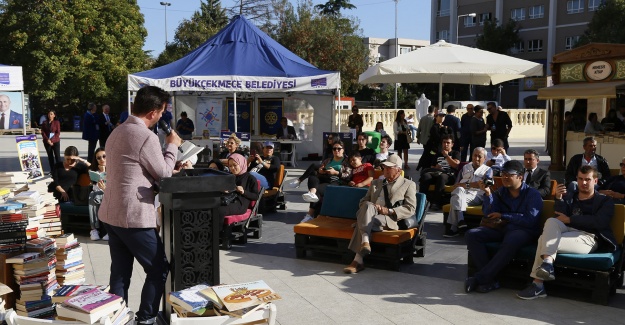 “Büyükçekmece Okuyor, Okutuyor” projesine 10 bin kitap bağışlandı