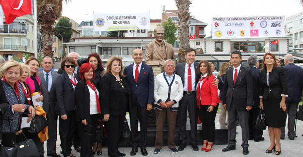 YEŞİLKÖY KENT MEYDANI’NA ATATÜRK HEYKELİ